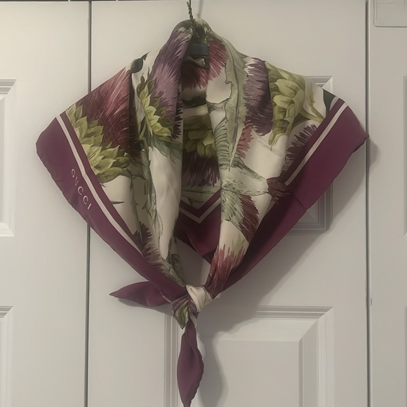 Gucci Womens Square 100% Silk Scarf 32 inches - Picture 12 of 16